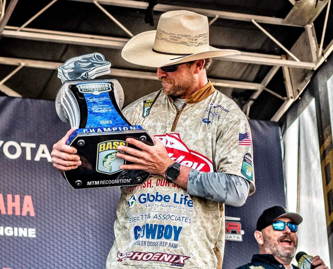 Facebook post Joey with champion trophy